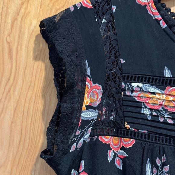 Daniel Rainn Black Floral Women's Top - Picture 4 of 7